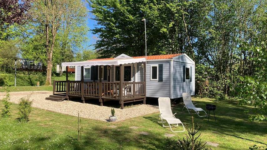 Camping pour 6 personnes, avec Terrasse et Jardin ainsi que Piscine et Vue sur le lac dans les Ardennes