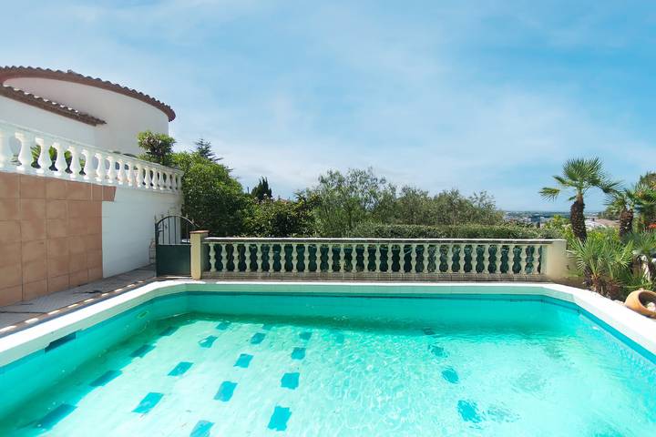 Maison de vacances pour 8 personnes, avec piscine ainsi que jardin et terrasse dans Canyelles Petites