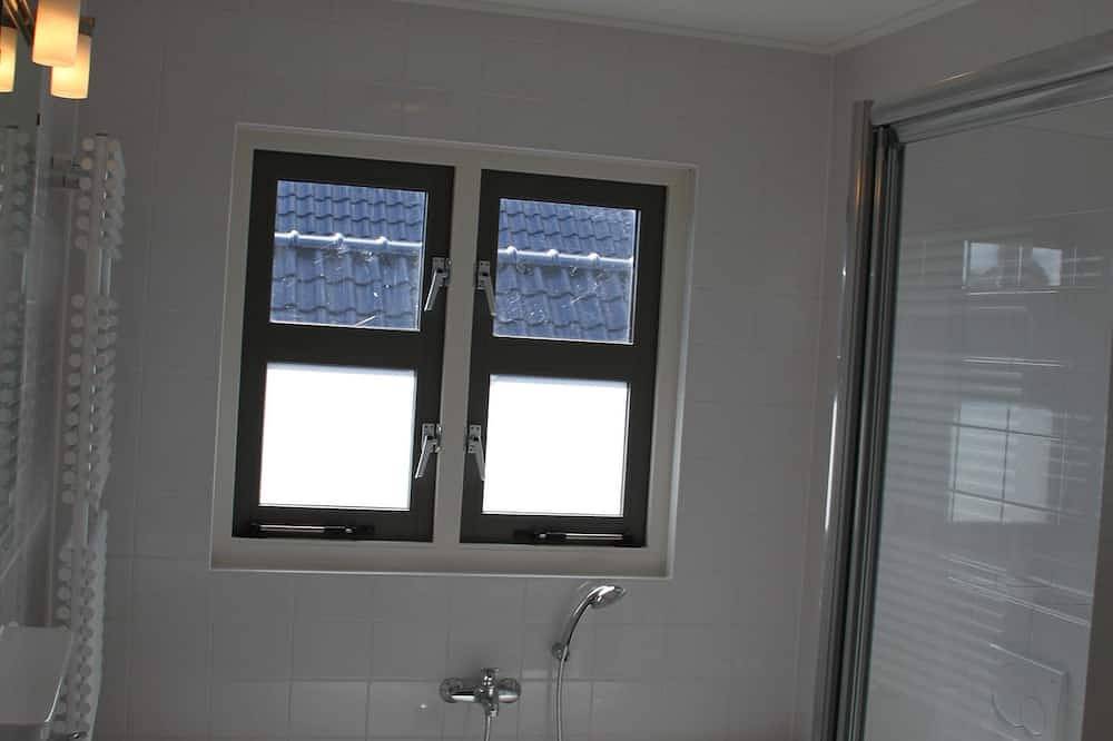 Luxe vakantiehuis aan het Sneekermeer in Sneek, Friesland in Friesland