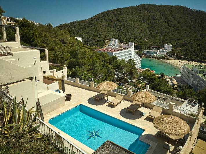 Gîte pour 6 personnes, avec terrasse ainsi que vue et piscine à Cala Llonga - 3