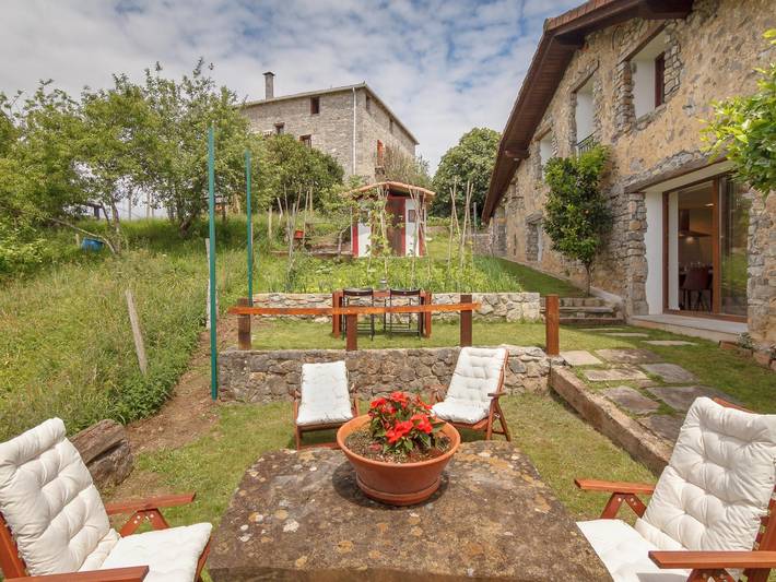 Ferienhaus für 8 Personen, mit Balkon/Terrasse und Meerblick sowie Garten in Nordspanien - 2