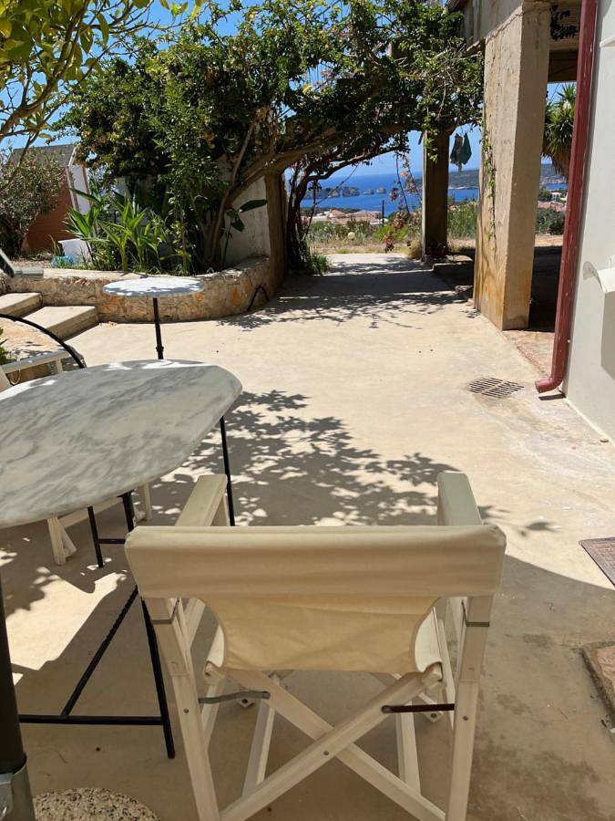 Location de vacances pour 3 personnes, avec Terrasse et Jardin dans Pýlos