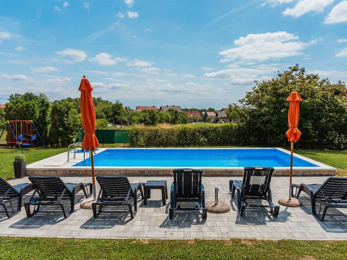 Ferienhaus für 8 Personen, mit Garten