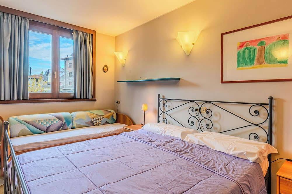 Entire apartment, Nice apartment for 5 people with Wifi, Tv, patio and panoramic view in Ponte di Legno (Town), Ponte di Legno