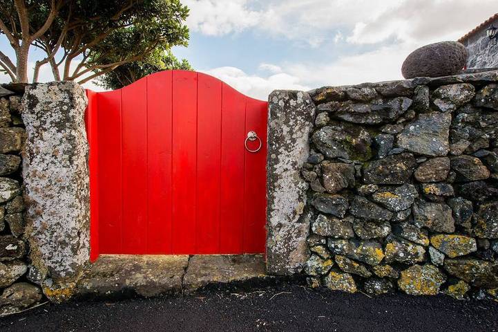 Vakantiehuis Adega Velha, direct aan zee en bergen, ideaal voor koppels in Calheta de Nesquim, Eiland Pico
