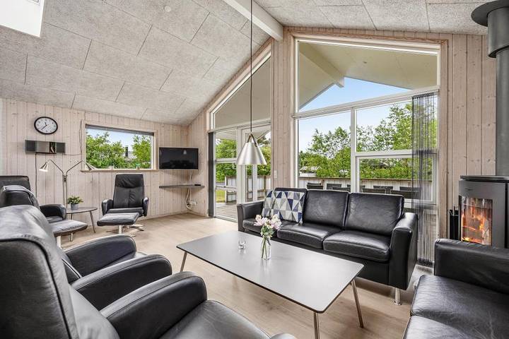 Holiday home in Blåvand with games room, hot tub and sauna in Blavand, Varde Region