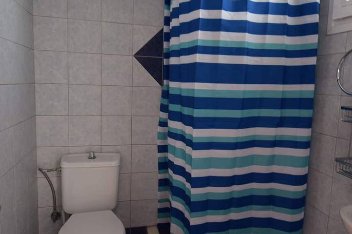 Ganze Wohnung, Palmos geräumige, Selbstversorger-Apartment in der Nähe von 3 natürlichen Stränden von Naxos in Kastraki (Naxos), Naxos