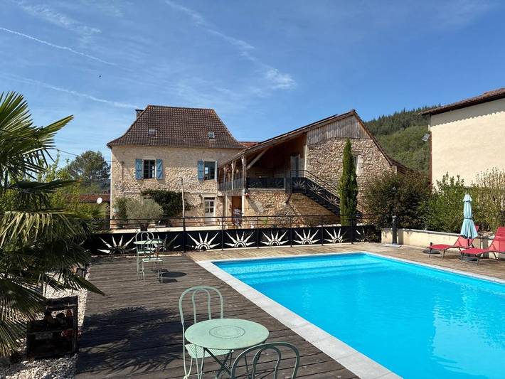 Chambre d’hôte pour 2 personnes, avec piscine ainsi que jardin et vue, adapté aux familles dans le Lot