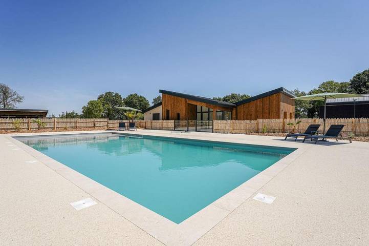 Location de vacances pour 4 personnes, avec Terrasse et Jardin à Nesmy