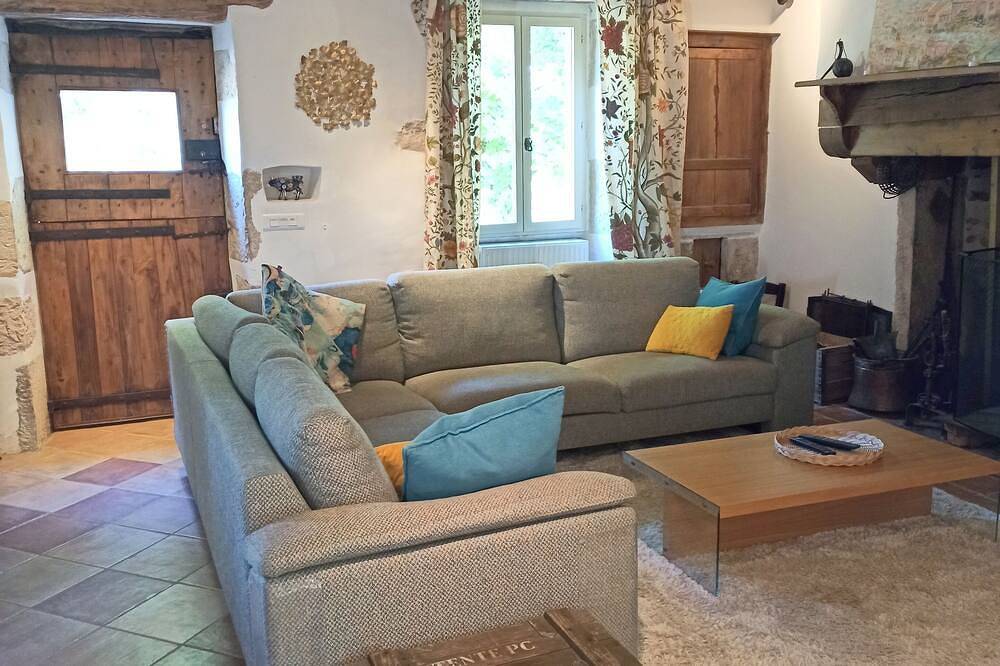 Charmante Ancienne Maison dans un Cadre Rural Exceptionnel avec Piscine Privée in Lugagnac, Quercy