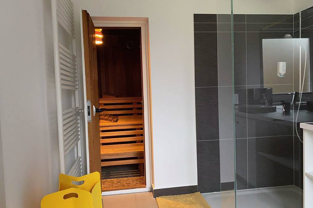 Kleines Ferienhäuschen mit eigener Sauna und Gartenkamin in Schmilau, Naturpark Lauenburgische Seen