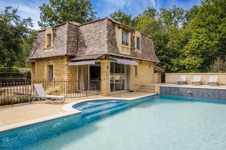 Gîte pour 8 personnes, avec piscine et jacuzzi