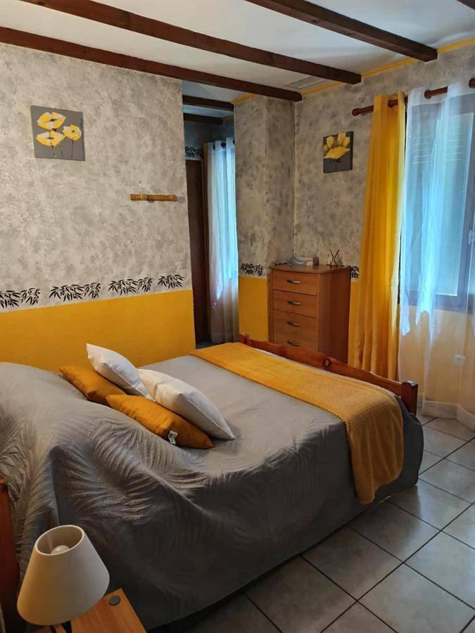 Chambre d’hôte pour 2 personnes, avec jardin ainsi que vue et piscine, animaux acceptés à Orange - 2