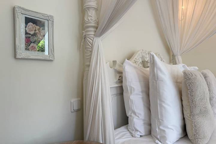 Romantische Suite mit eigener Veranda in einem historischen Haus am Kanal am Vondelpark in Amsterdam Oud-Zuid, Holländische Küste