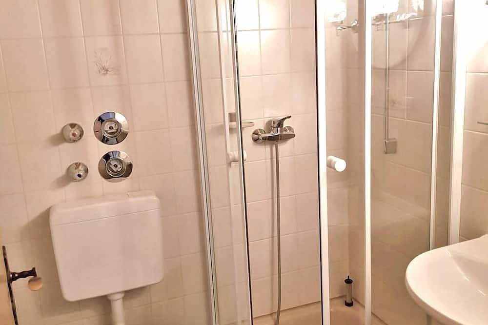 Ganze Wohnung, Ferienwohnung Ii 45 qm, separates Schlafzimmer und Ost-Balkon in Aschau (Chiemgau), Aschau im Chiemgau