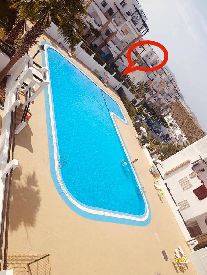 Appartement de vacances pour 6 personnes, avec terrasse et vue ainsi que jardin et piscine