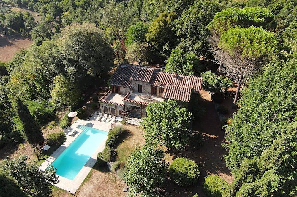 Bella Umbria Agriturismo con piscina privata, giardini e terreni in Umbertide, Valtiberina
