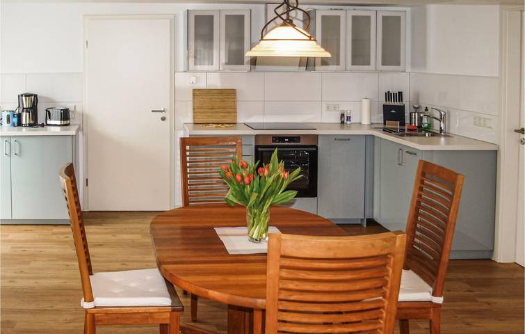 Apartamento vacacional entero, Acogedor apartamento con terraza, aparcamiento e Internet, cerca del río y del centro de la ciudad in Ribnitz-Damgarten, Vorpommern-Rügen