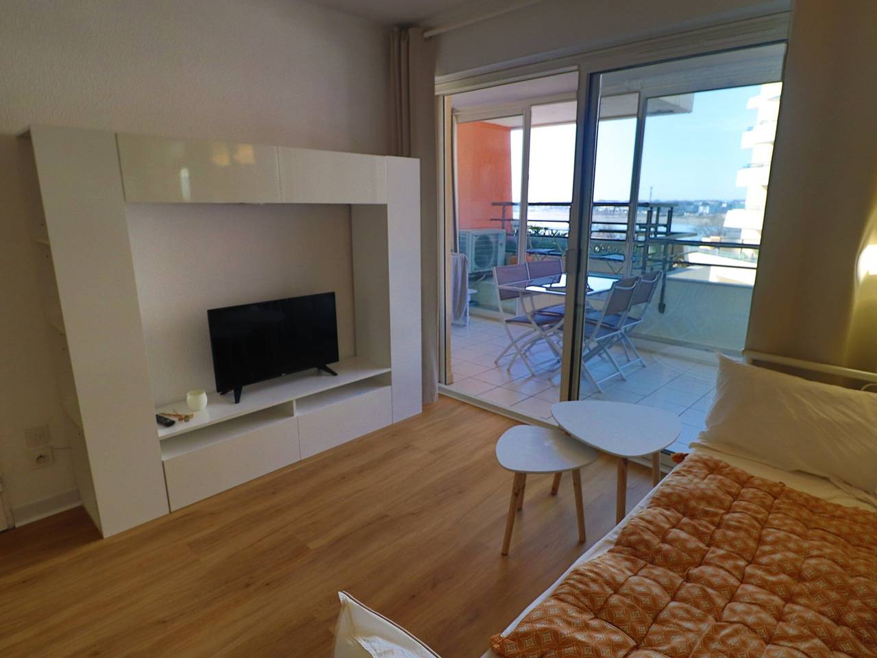 Entire apartment, Air-conditioned 2-room apartment with loggia and beach view in Sète - 4 guests in Sete, Côte d'Améthyste