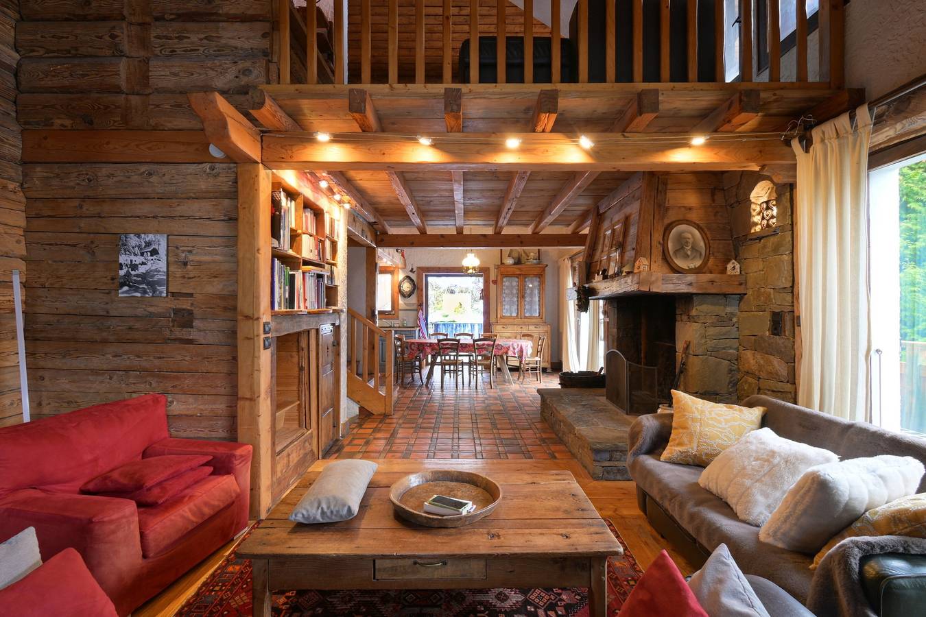 Chalet 'Montagne Proche Piste De Ski' con vistas a la montaña, terraza compartida y Wi-Fi in La Clusaz, Región de Annecy