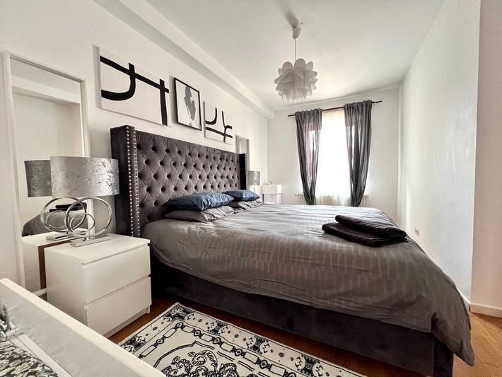 Entire apartment, Brussels Family & Group Stay near Midi Station of Brussels| Up to 9 Guests in Anderlecht, Flanders
