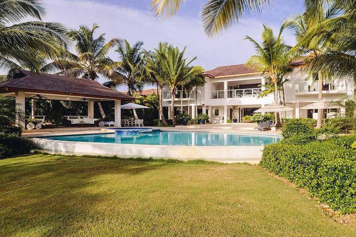 Villa pour 12 personnes, avec piscine ainsi que jardin et balcon en Champagne-Ardenne