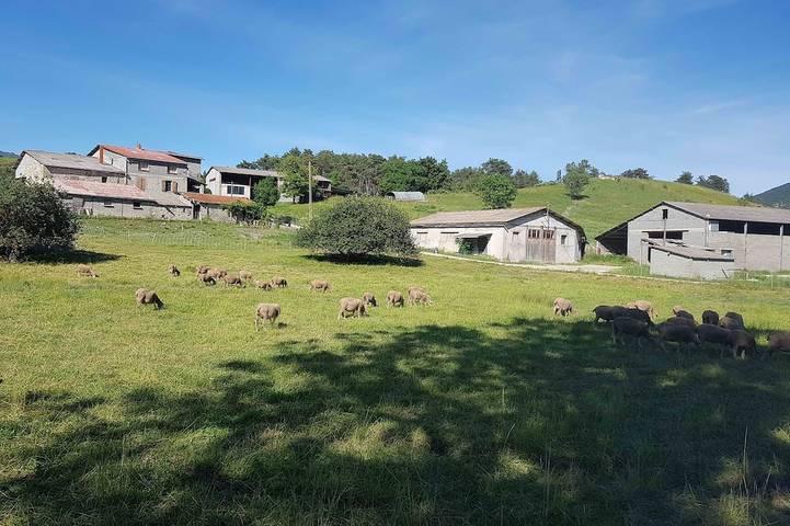 Gîte pour 4 personnes, avec jardin à Rosans