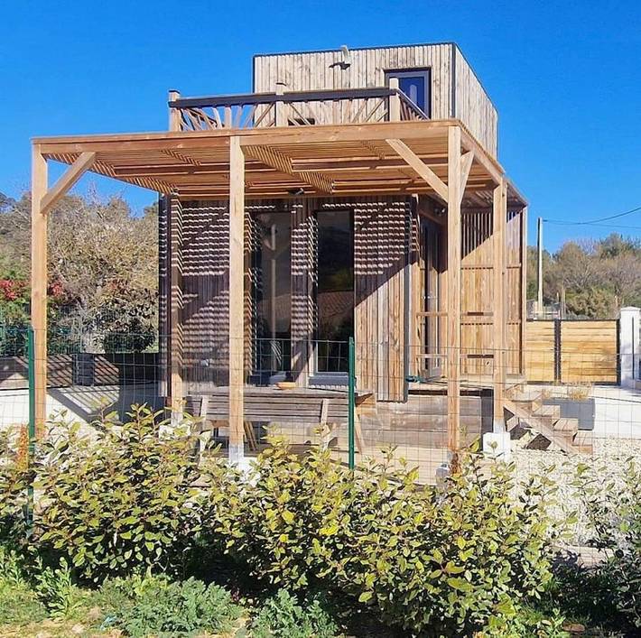 Chalet pour 4 personnes, avec piscine ainsi que jardin et vue