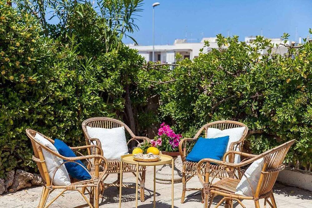Beach Villa Ostuni - Terrace sea view - Fenced garden - Beach at 150 m in Marina di Ostuni, Salento