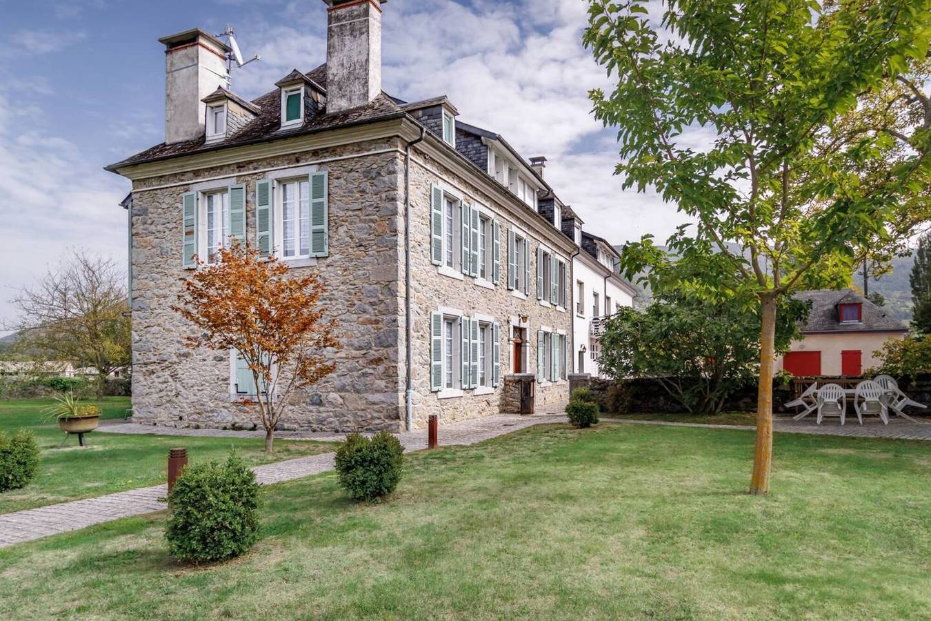 Entire apartment, Pyrénées Cottage with Mountain View, Private Terrace, and Wi-Fi – Top-Rated Accommodation in Lau-Balagnas, Pyrenees National Park