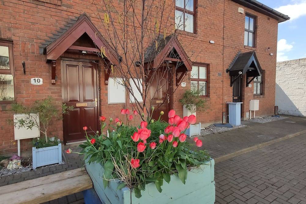 Quiet gated City Townhouse, with walking distance to all attractions. in Dublin, County Dublin
