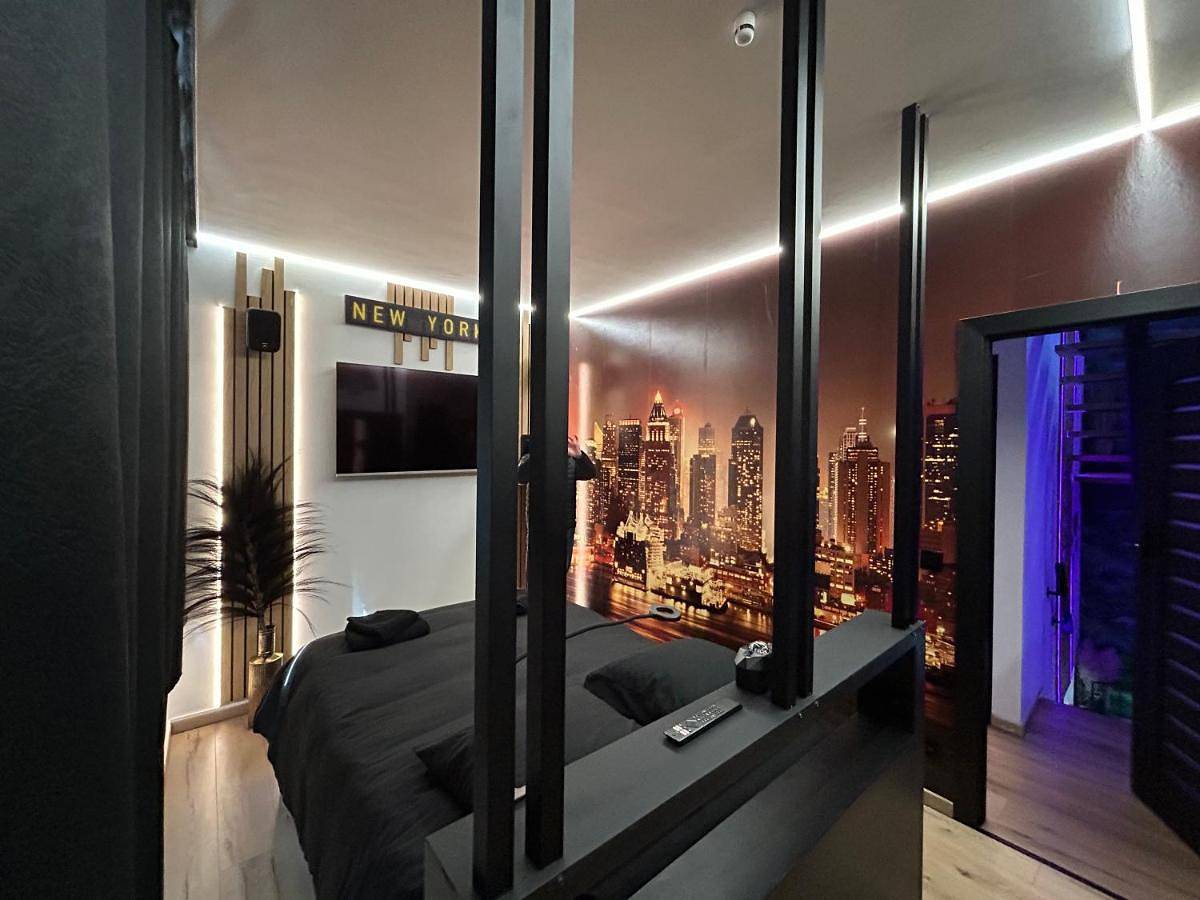Chambre business-romantique, jacuzzi, billard, clim in Verviers, Région de Liège