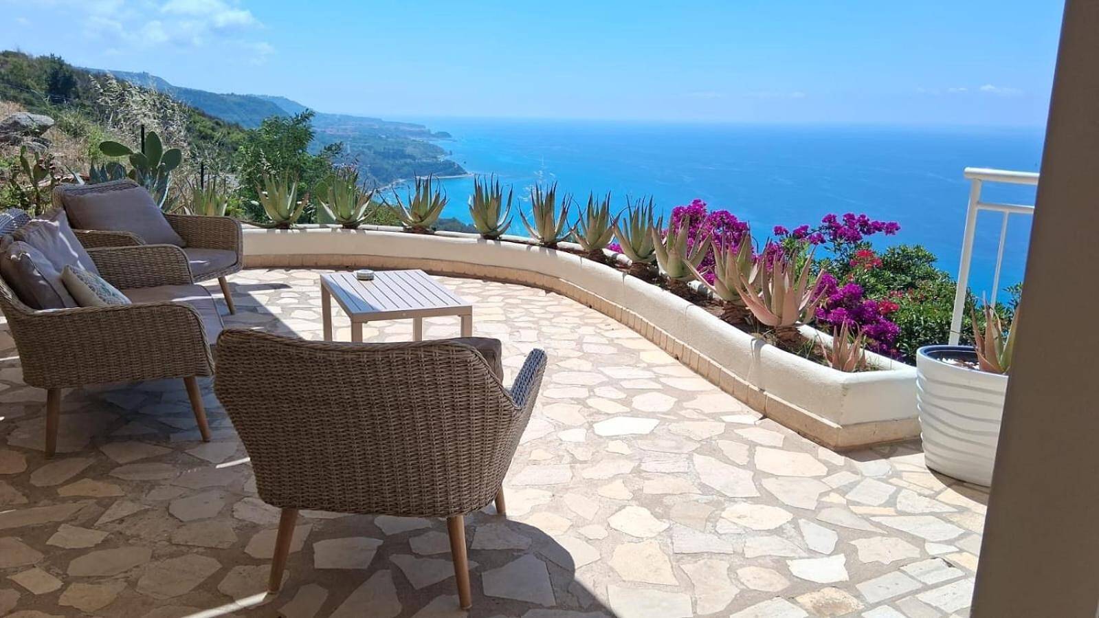 Villa 'Bella Vista' con vistas al mar, Wi-Fi y aire acondicionado in Zambrone, Provincia de Vibo Valentia