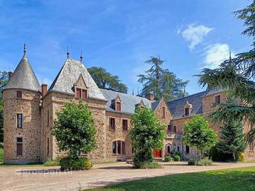 Gîte pour 15 personnes, avec balcon/terrasse et terrasse à Barrais-Bussolles
