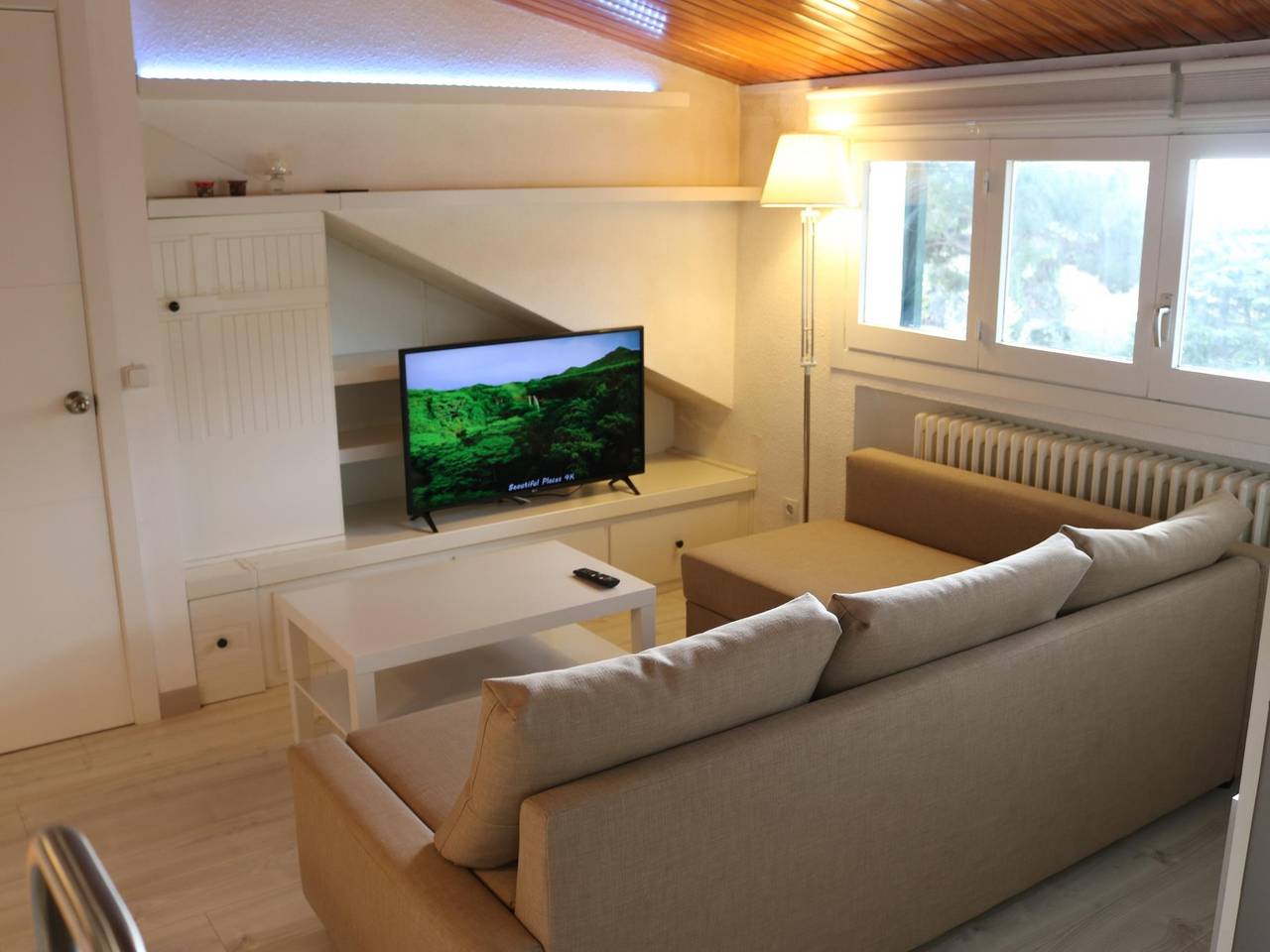 Ganze Ferienwohnung, Ferienwohnung für 2 Personen mit Pool in Urbanizacion Montcabrer, Cabrils