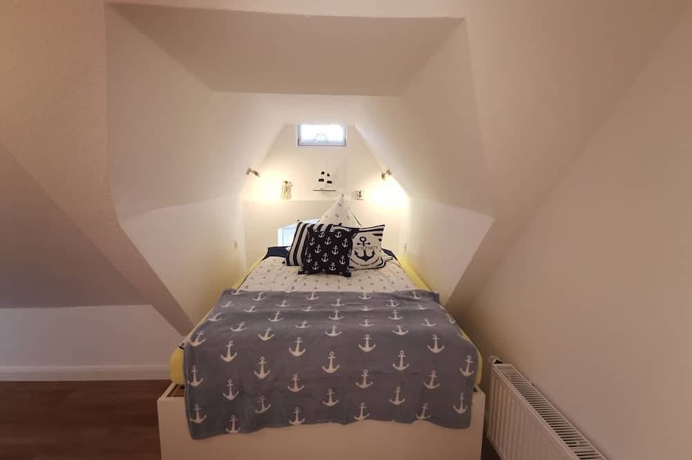 Ganze Wohnung, Liebevoll eingerichtete Dachgeschosswohnung in Klixbüll, Grünes Binnenland