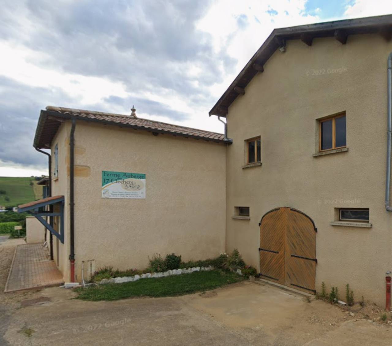 Bed and Breakfast 'Chambre Rose' with Mountain View, Shared Terrace and Wi-Fi in Beaujolais