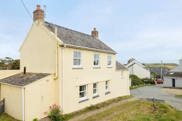 Holiday Rental for 8 People in Solva, Pembrokeshire, Photo 3