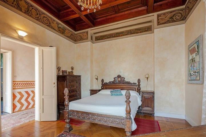 A romantic experience in historic villa with private park at SacroMonte Varese in Santa Maria del Monte (Varese), Varese