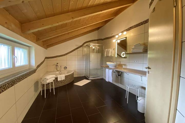 Ferienhaus für 6 Personen, mit Garten und Sauna sowie Whirlpool und Terrasse in Kirchberg im Wald - 4