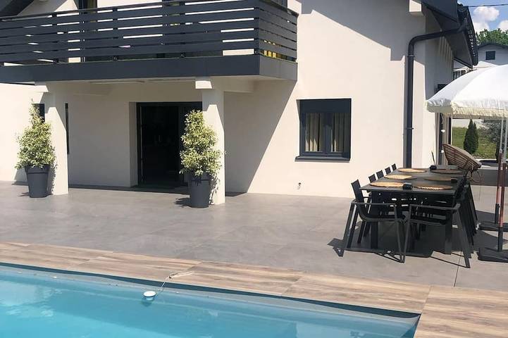 Gîte pour 4 personnes, avec jardin et balcon à Chavanod