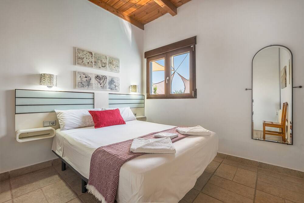 Ganze Wohnung, Ferienwohnung 'Con Vistas A La Piscina' mit Bergblick, Wi-Fi und Klimaanlage in Ambroz, Vegas del Genil