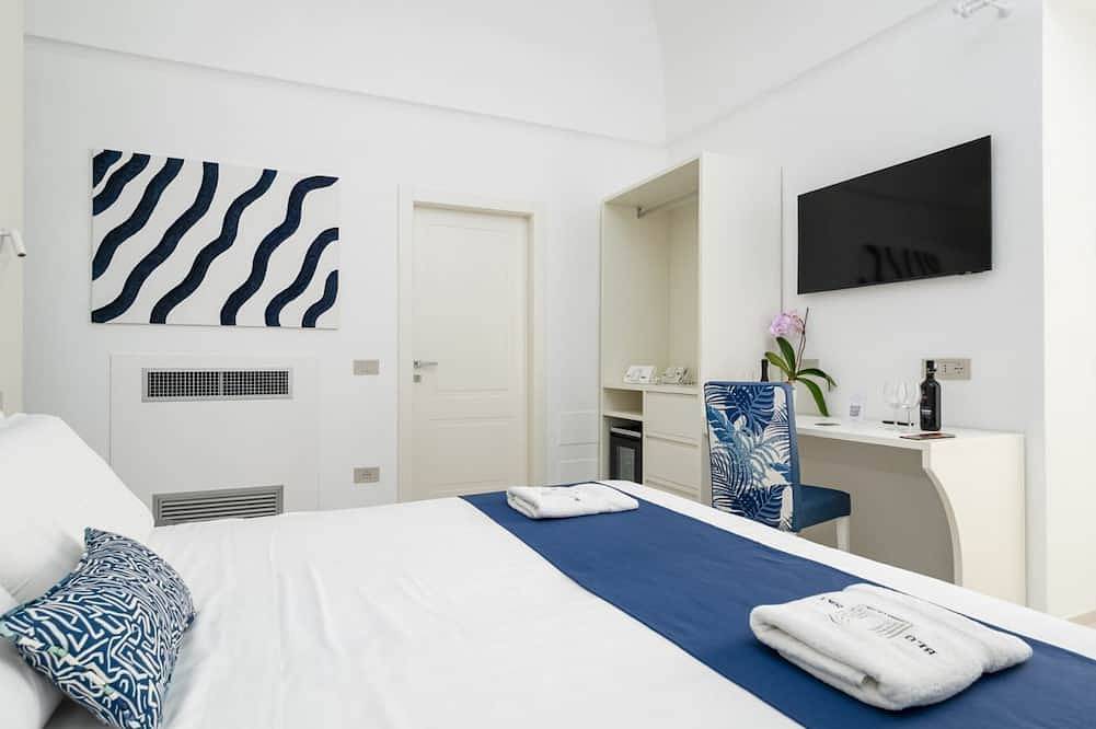 💎 Blu Sky Luxury Place – Deluxe Blue Room: Elegance, Comfort & Perfect Location between Beach and Train Station 🚉🌊 in Meta, Sorrento Coast