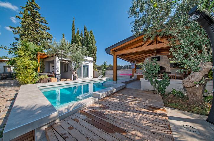 Ferienwohnung mit Meerblick für 2 Personen, mit Balkon/Terrasse und Terrasse sowie Pool in Istrien