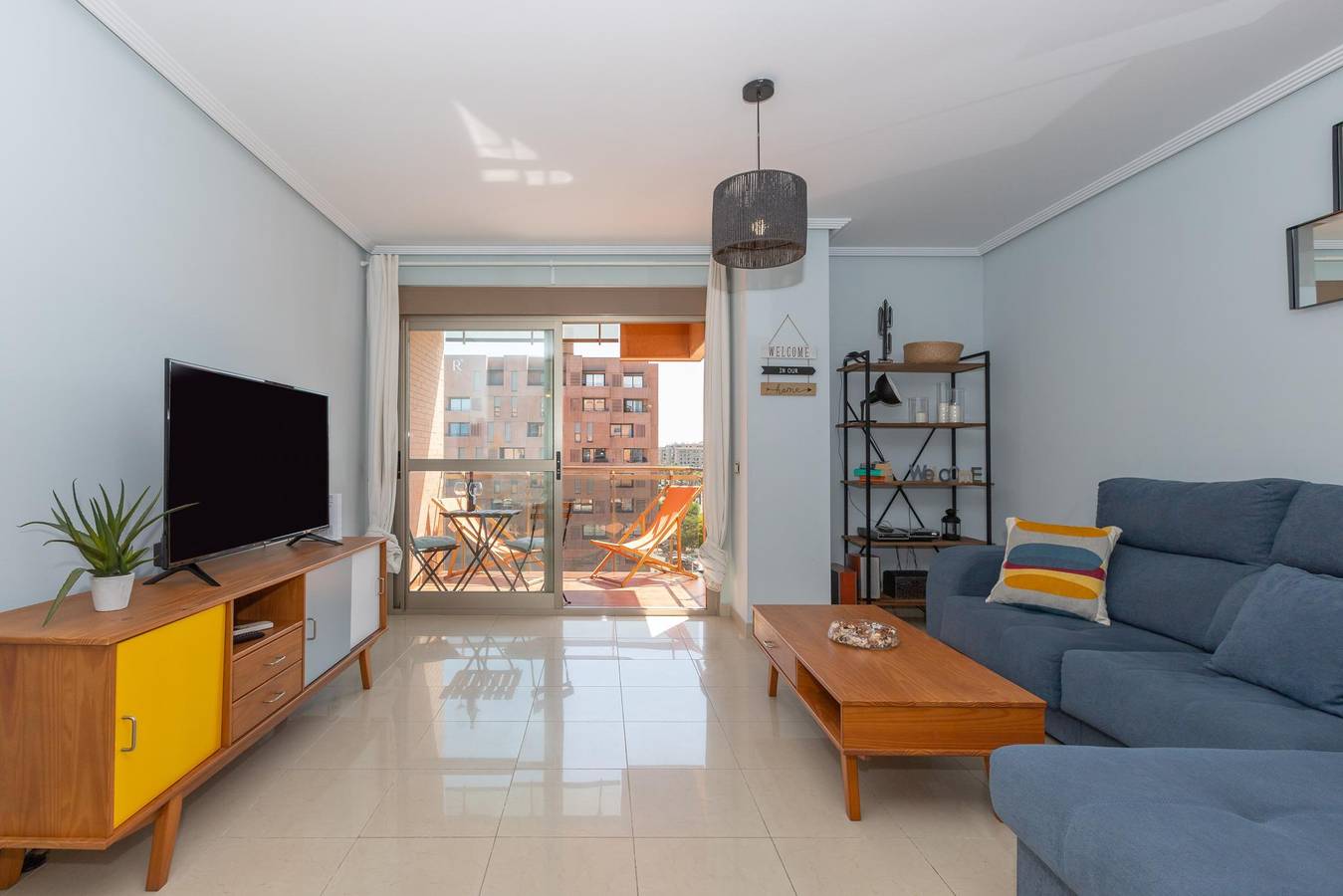 Entire vacation apartment, Pacifico Playa - Modern apartment facing the sea in Malaga - Free Wifi in Carretera de Cádiz, Malaga
