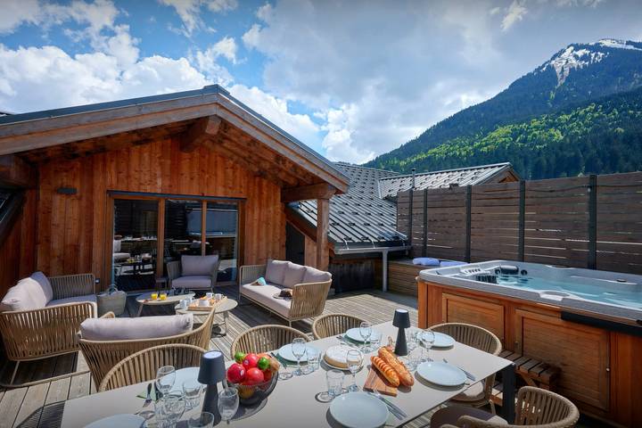 Gîte pour 8 personnes, avec terrasse et jacuzzi, animaux acceptés dans Office De Tourisme De La Chapelle D Abondance