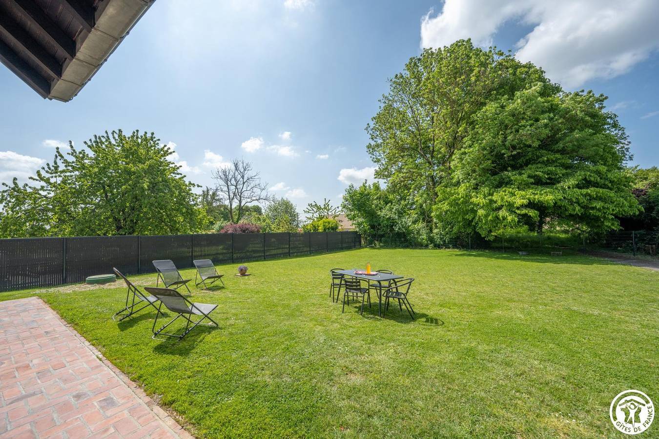 Gîte de charme avec parking, TV, jardin et Internet - 300m de Froissy in Froissy, Oise
