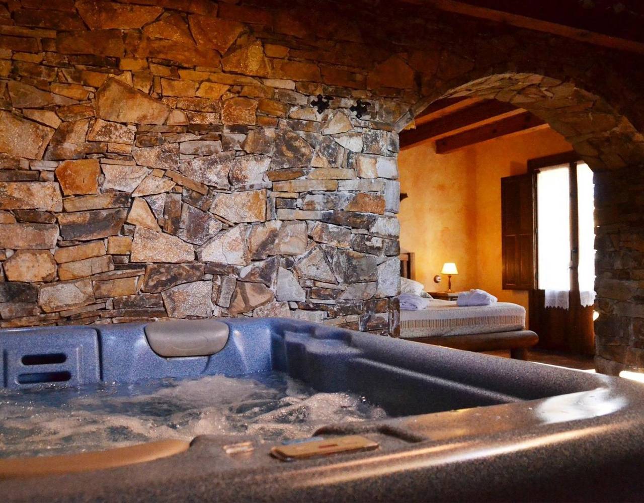 Holiday home for 2 people with hot tub in El Berrueco, Madrid Province