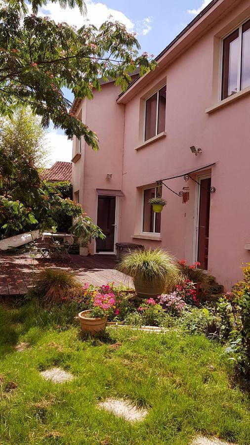Chambre pour une personne, avec accès à la cuisine, et au jardin calme in La Copechagnière, Vallée de la Loire