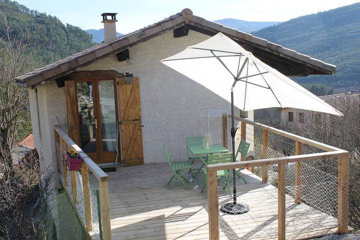 Location de vacances pour 4 personnes, avec Terrasse à La Bâtie-des-Fonds